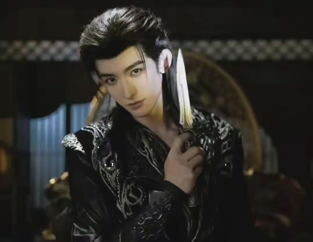 长相演技不输龚俊,《暗河传》他3部剧霸屏,还是高考610分的学霸