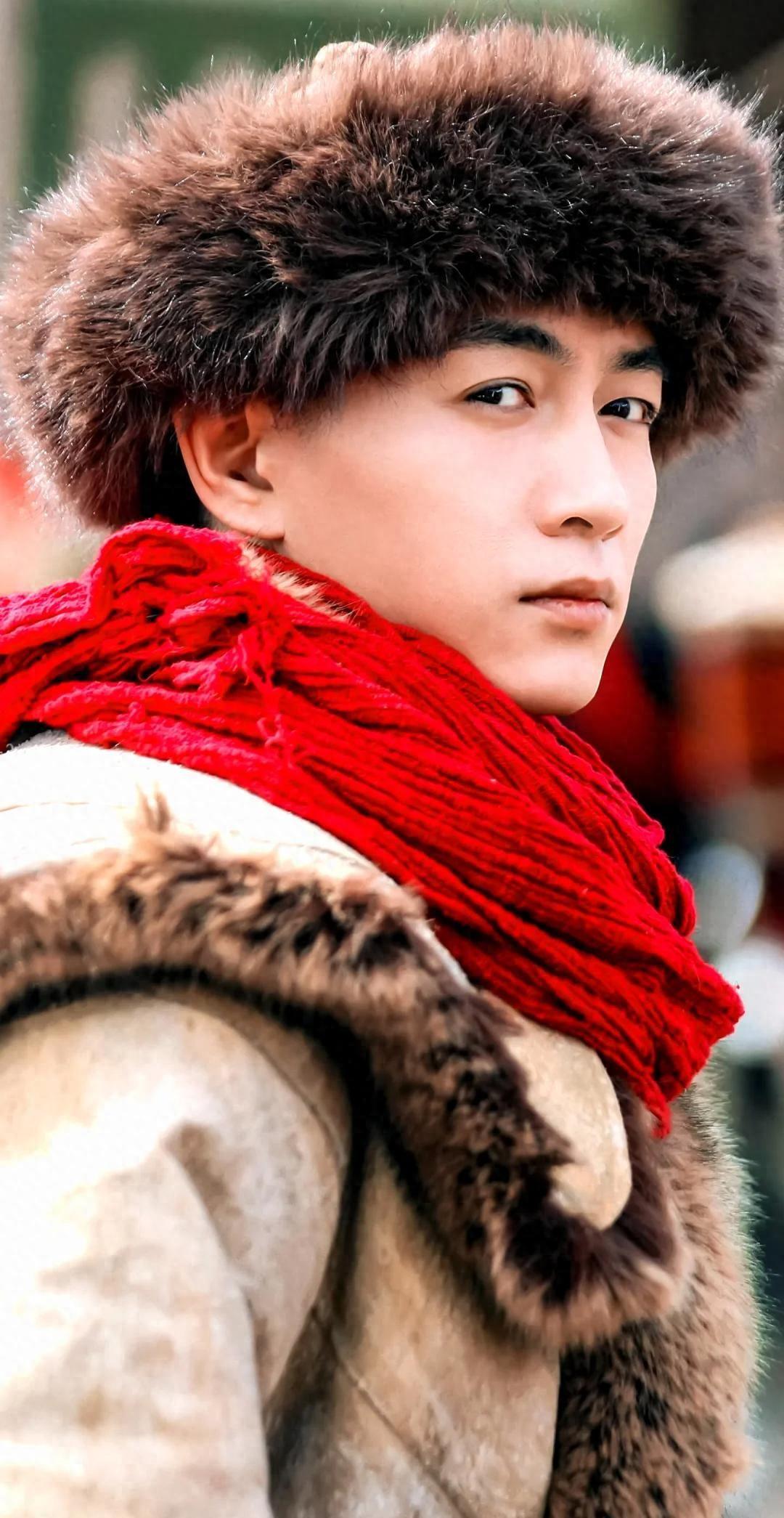 一个矫揉做作、一个扮嫩撒娇，两人拖垮40集大剧，陈晓也救不了！